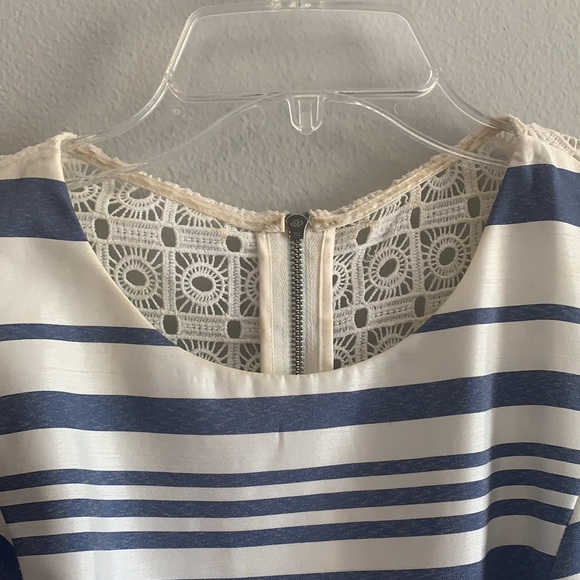 Vince Camuto EUC Stripes & Lace Flowy A-Line Dress with Pockets - Picture 7 of 10